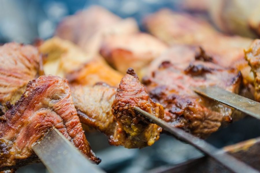 Réchauffez vos soirées avec le barbecue brasero.