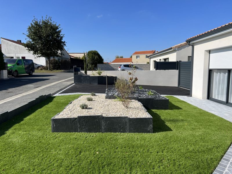 jardin-esthetique-sans-entretien-vieillevigne-avant-id2b.JPG