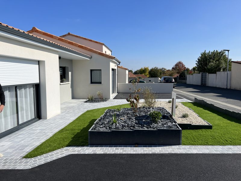 jardin-esthetique-sans-entretien-vieillevigne-gazon-id2b.JPG
