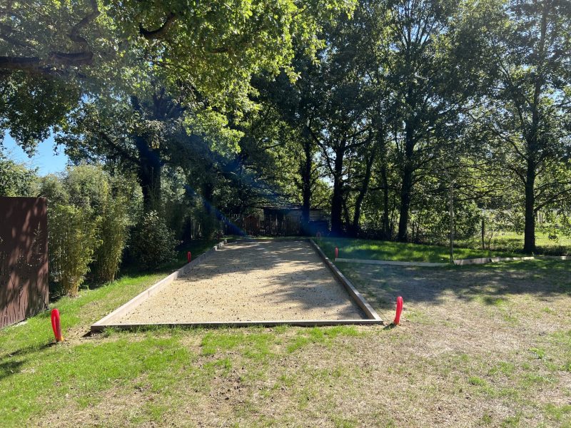 terrain-de-petanque-exterieur-cugand